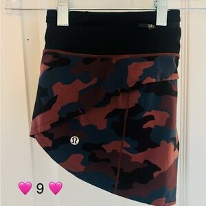 🎀Lululemon athletica Asymmetrical Camouflage speed shorts  - Black and Red🎀